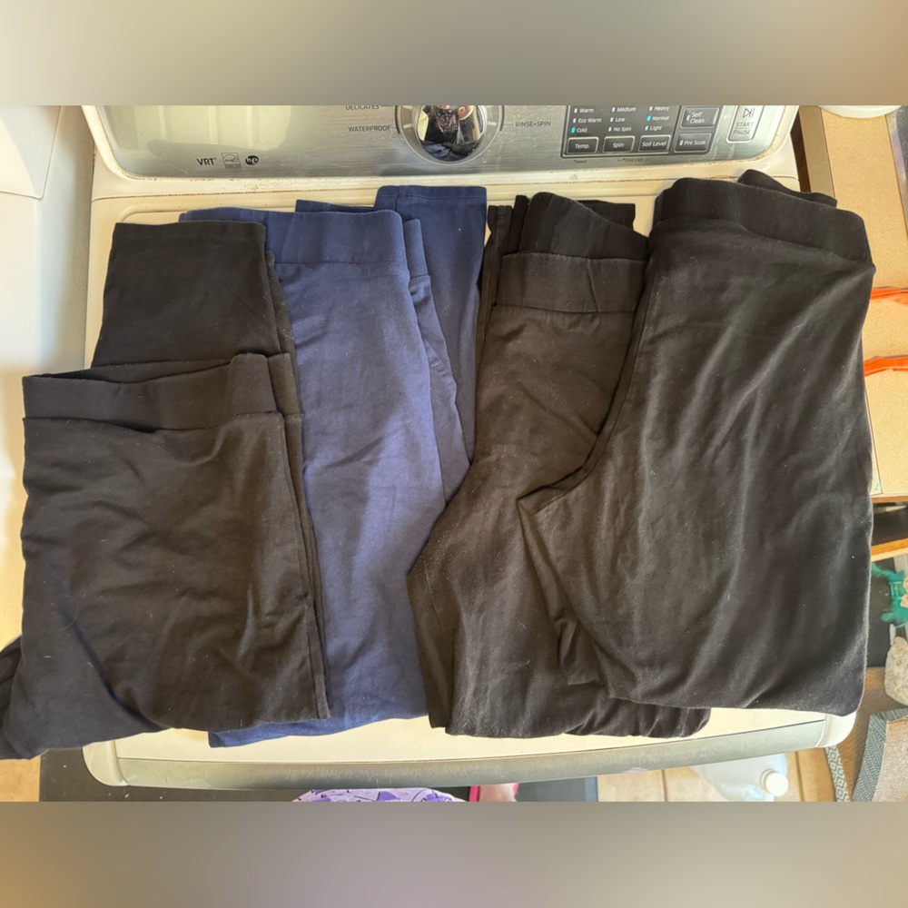 Torrid Bundle size 2 Leggings Secret Slim, 1 pair w/ pockets, crops!